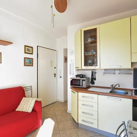 Nice In Piani-ciapin With 1 Bedrooms And Wifi Cipressa
