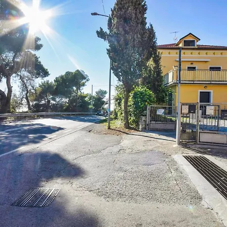 Nice In Piani-ciapin With 1 Bedrooms And Wifi Apartmán