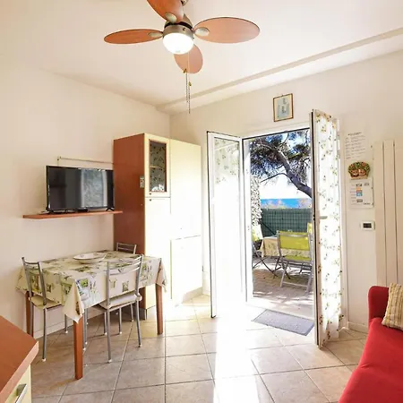 Apartmán Nice In Piani-ciapin With 1 Bedrooms And Wifi