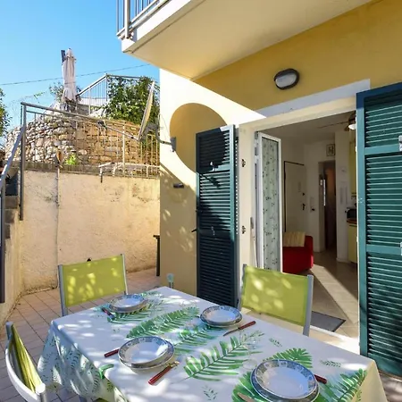 Nice In Piani-ciapin With 1 Bedrooms And Wifi * Cipressa