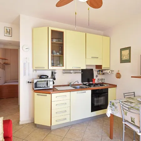 Nice In Piani-ciapin With 1 Bedrooms And Wifi Apartmán