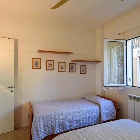 Apartmán Nice In Piani-ciapin With 1 Bedrooms And Wifi Cipressa
