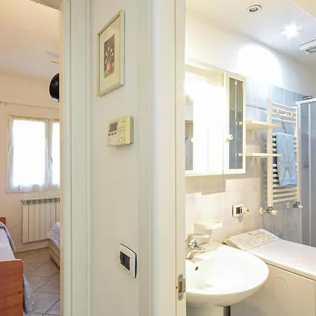 Nice In Piani-ciapin With 1 Bedrooms And Wifi Cipressa